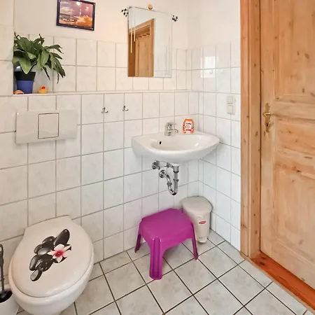 3 Bedroom Beautiful In Thomsdorf
